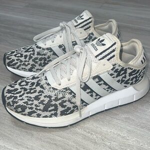 Adidas Swift Run X Animal Print Sneakers Shoes Black/White FY2998 Size Women's 8
